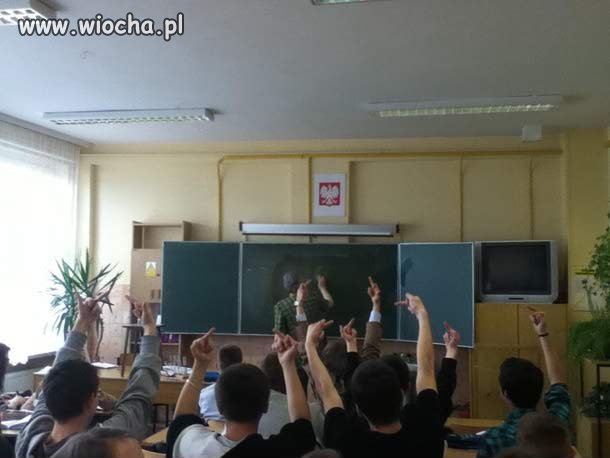 Trochę poszanowania dla ludzi i naszego Godła ...