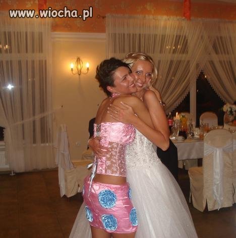 Pindzia na weselu siostry.