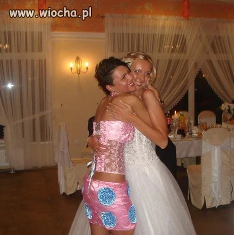 Pindzia na weselu siostry.