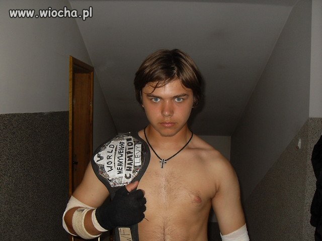 Są włosy na klacie - są! Jest spocona grzywka?