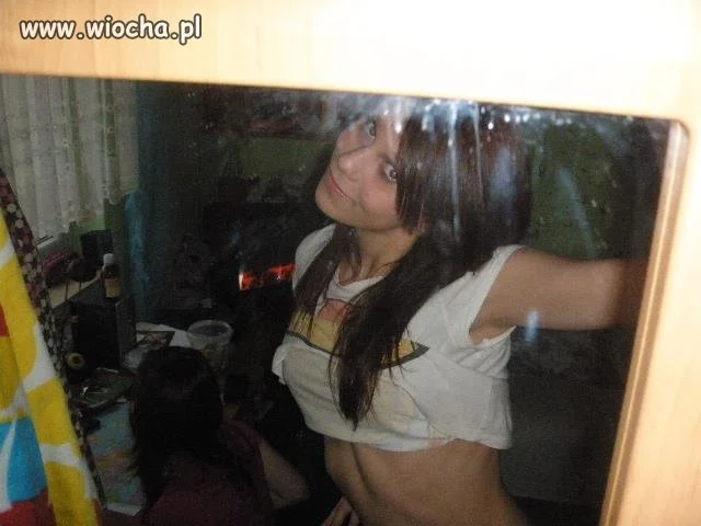 Gimnazjalistka jest, brudne lustro jest