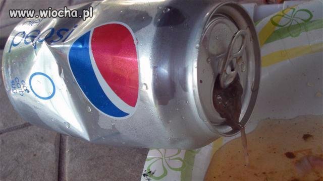 Zdechła mysz znaleziona w puszce Pepsi