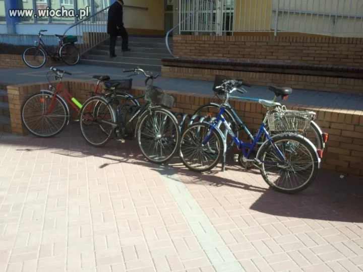 Można zapiąć 13 rowerów 