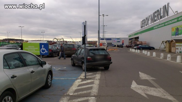 Pozdrawiam kierowcę z czarnego golfa.