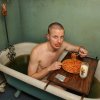Krzysiu, jem spaghetti.