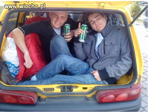 Jacy ci Panowie pomysłowi. A jakie wygodne auto.