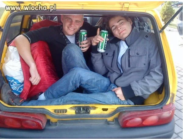 Jacy ci Panowie pomysłowi. A jakie wygodne auto.