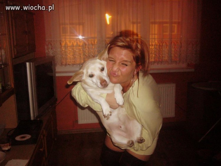 Blondyneczka ze słitaśnym dzióbkiem...