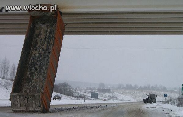 I coś zostało pod wiaduktem...