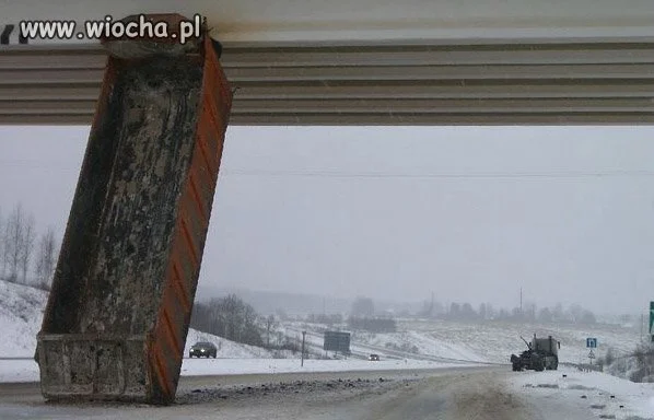 I coś zostało pod wiaduktem...