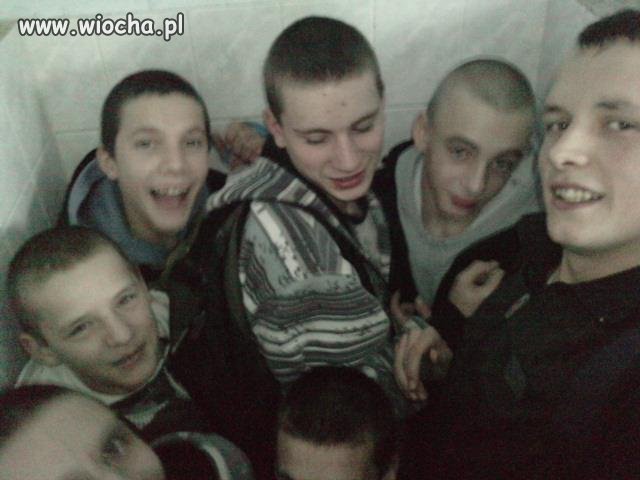 Kinder mafia w kiblu