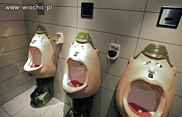 Pisuary w chińskim hotelu