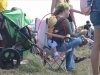 Po prostu nogi rozbolały i musiała usiąść.