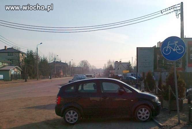 Centralnie zablokowana ścieżka rowerowa. 