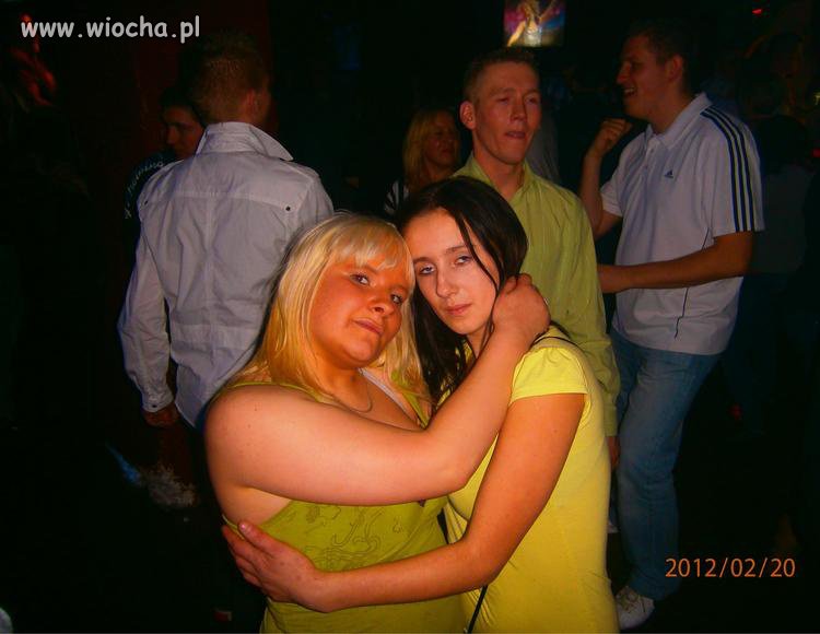Mała blondyneczka nanana zawsze usmiechnięta