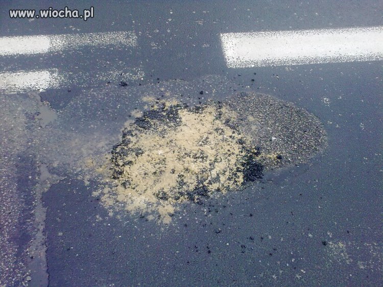 Polska droga... Nieco zniszczona 