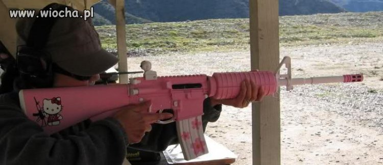 Hello Kitty- główny sponsor US ARMY???