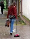 Z patelnią na spacer... Eh! Bije!!!