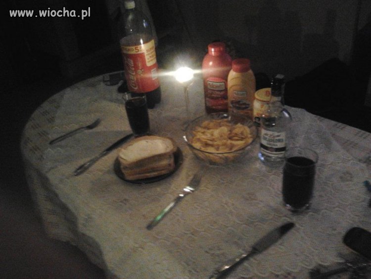 Zestaw kolacji urodzinowej (podpis pod zdjęciem)