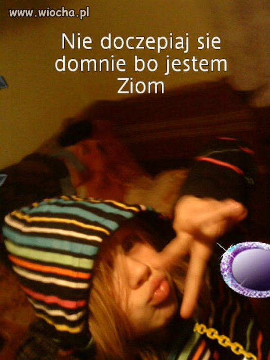 "domnie" zamiast "do mnie" + dzióbek