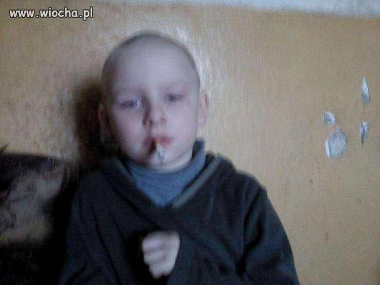 Siostra dała fajkę 6letniemu bratu