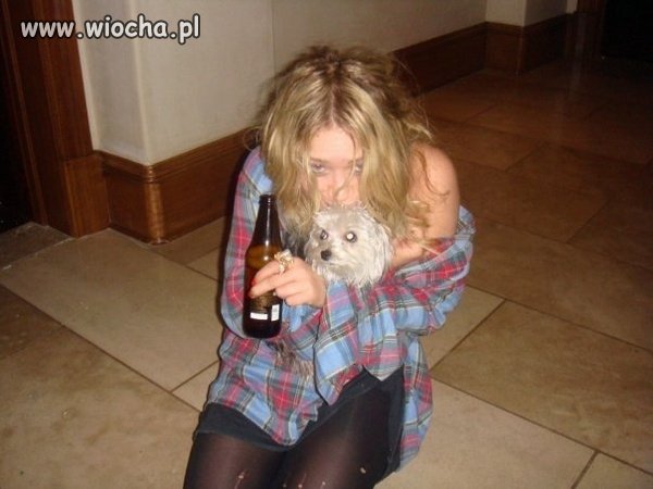 Dziewczyna z alkoholem