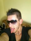Męska dziunia z playboyem w tle