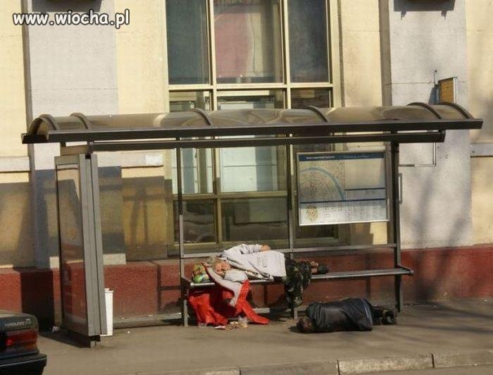 Szacunek i godność stracone po drugim kielichu...