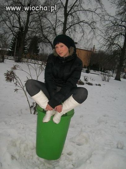 Dziunia na koszu.