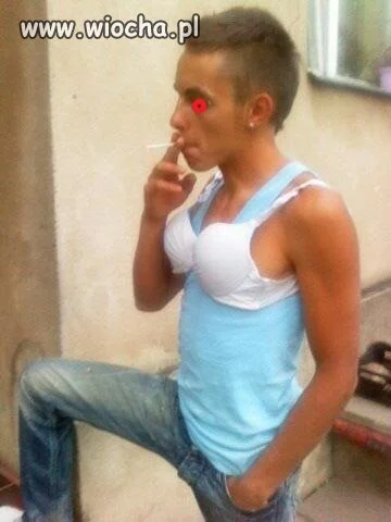 Papieros, stanik i jest ok