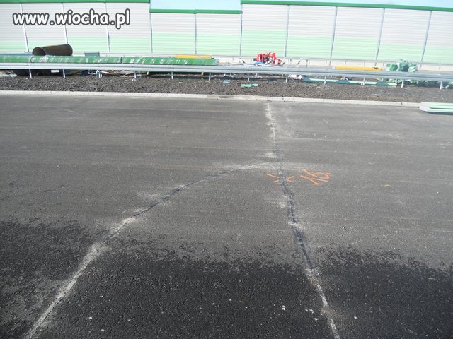 Pęknięcia na autostradzie A2
