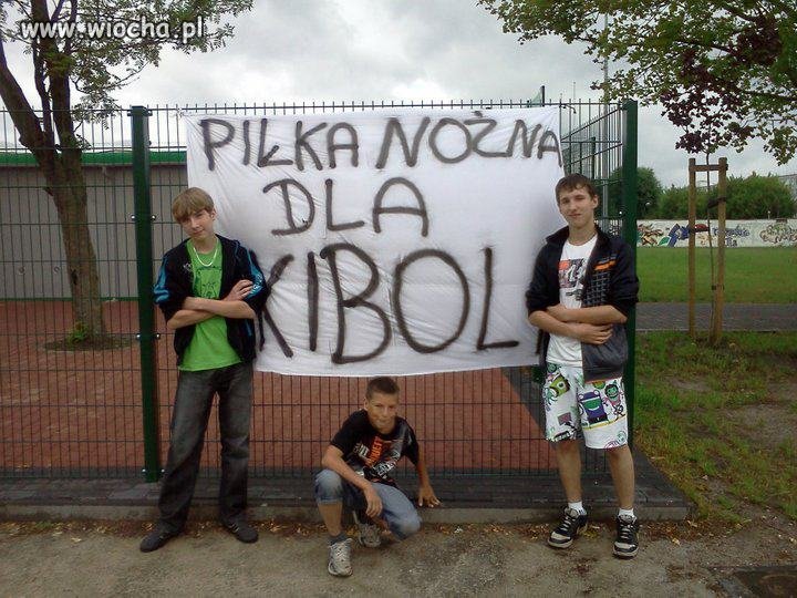 Piłka nożna dla kiboli
