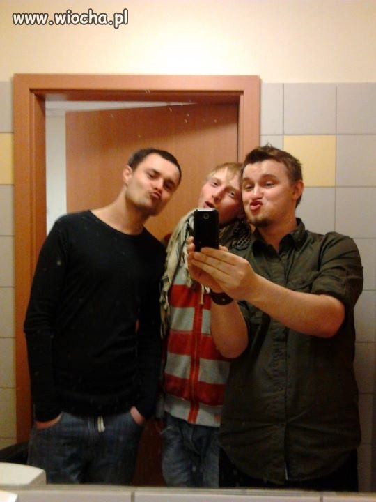 Praca...