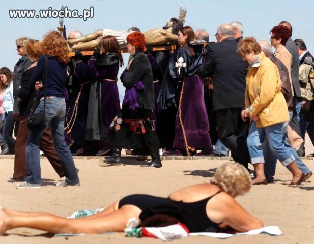 Na plaży słonko praży... A tu niespodzianka 