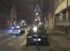 Idealnie pasuje między znak a latarnię