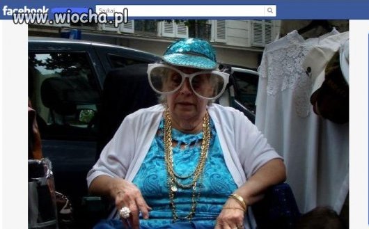 Babcia ubiera się u Armaniego 