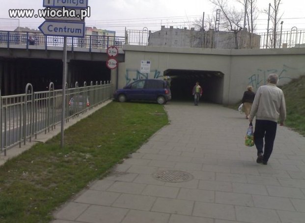 Szkoda, że do tunelu nie wjechał.