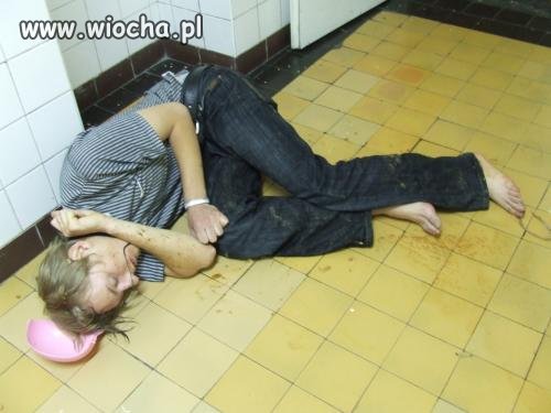 Nie ma to jak spanie na podłodze