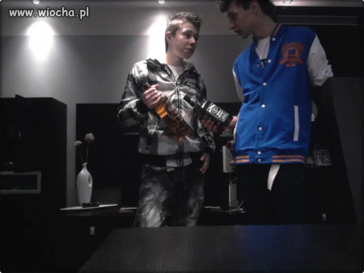15-latkowie z alkoholem rodziców