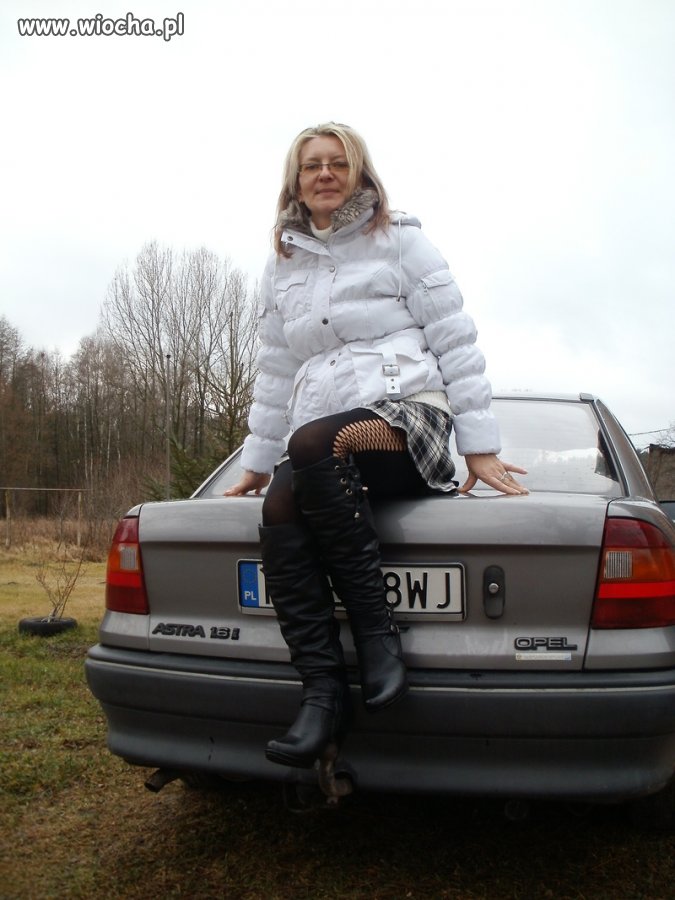 Sex dziunia na samochodzie