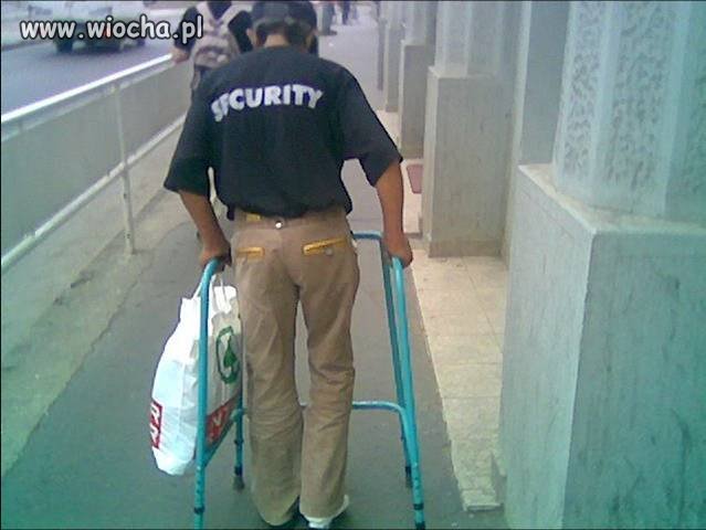 Rząd przedłuża prawo do emerytury...