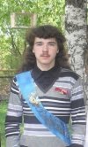 Fryzura, wąsik i kilka innych drobiazgów sprawiają