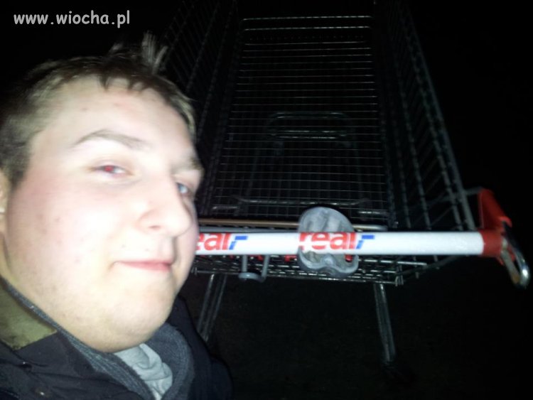 "Ja i wózek z reala" zdjęcie z rąsi of course