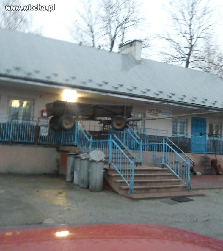 Takie tam pod sklepem w Boratynie