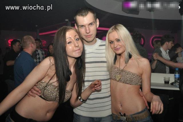 Dziewczyna po lewej ma 16 lat 