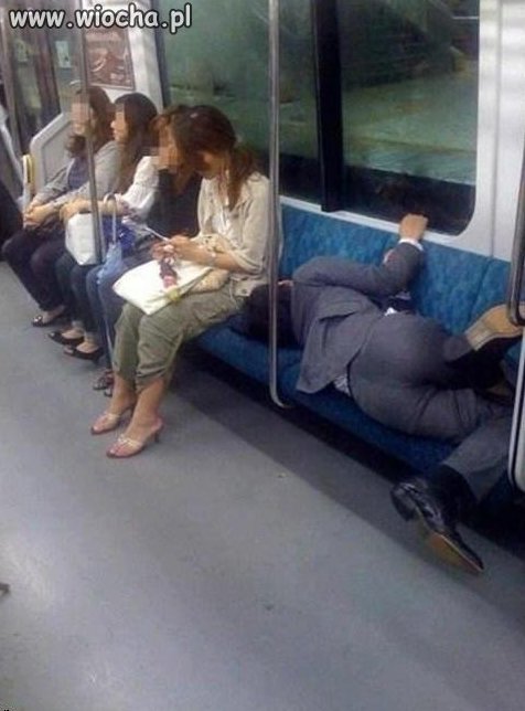 Śpioszek w metrze