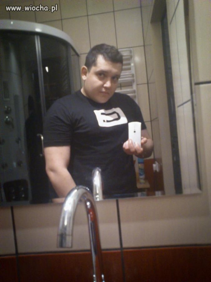 Maczo o twarzy dziecka