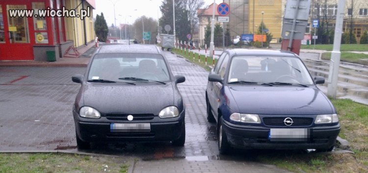 Z cyklu Karny ku..as za złe parkowanie