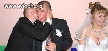 Widać pan młody chciał buzi z języczkiem 