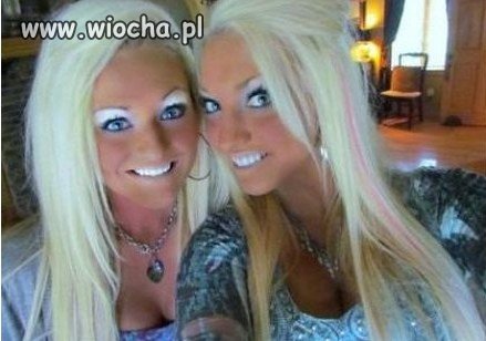 Wymalowane blondyny.